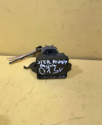 Ford Focus Fuel pump relay AU5A9D370FA