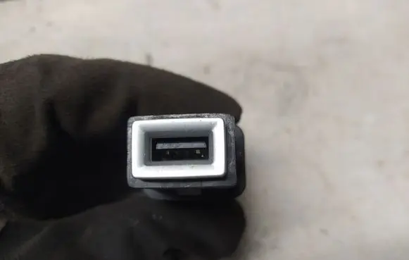 Peugeot 2008 II USB socket connector 9824334377