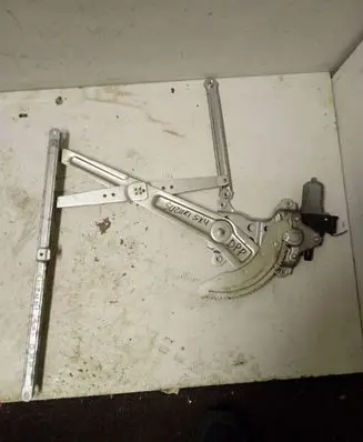 Suzuki SX4 Front door window regulator with motor