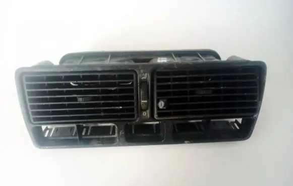Volkswagen Golf IV Dash center air vent grill