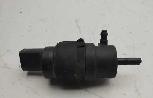 Audi A7 S7 4G Windscreen/windshield washer pump 8K5955647