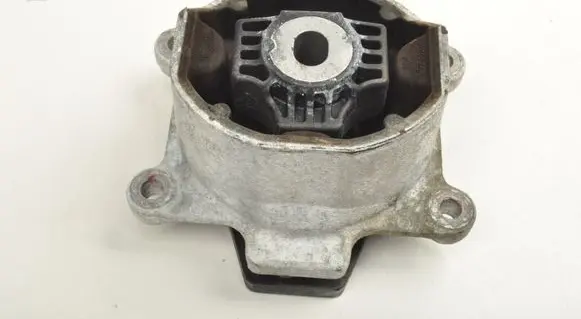 Jaguar I-Pace Engine mounting bracket 