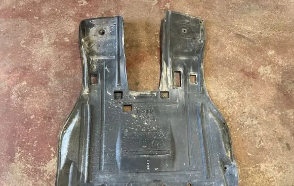 Peugeot 407 Engine splash shield/under tray