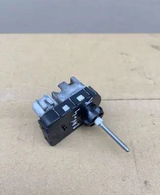 Toyota RAV 4 (XA40) Headlight level adjustment motor 160623D1