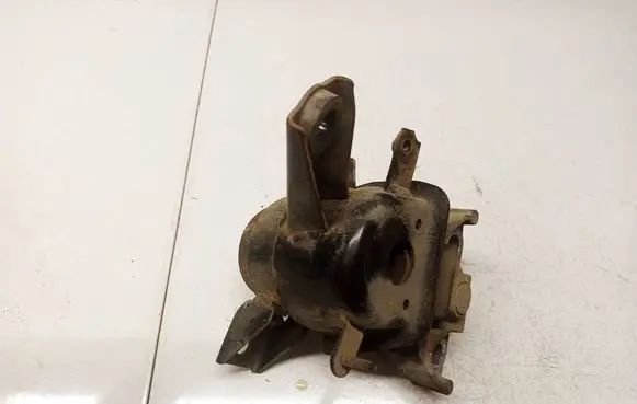 Toyota RAV 4 (XA30) Engine mount bracket 