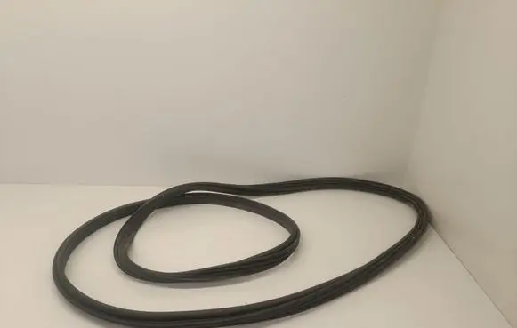 Toyota Yaris XP210 Trunk rubber seal (body) 