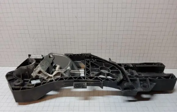 Rear door exterior handle/bracket
