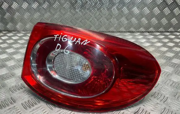 Volkswagen Tiguan Rear/tail lights 5N0945095H