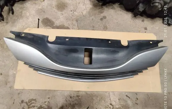 Renault Laguna II Front grill 8200012581