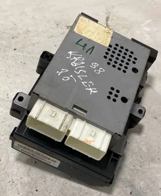 Chrysler Voyager Fuse box set 4686674 111004