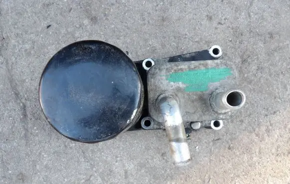 Ford Focus Engine oil radiator 4M5Q6B624