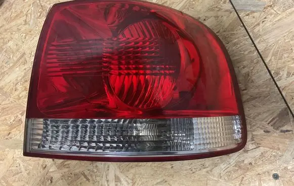Volkswagen Touareg I Rear/tail lights 7L6945096K