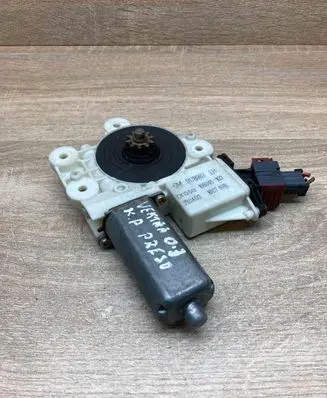 Opel Vectra C Front door window regulator motor 9178987 WITHPLUG