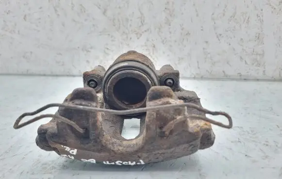 Volkswagen PASSAT B6 Front brake caliper
