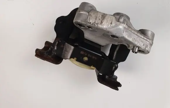 Peugeot 2008 I Engine mount bracket 9681706580