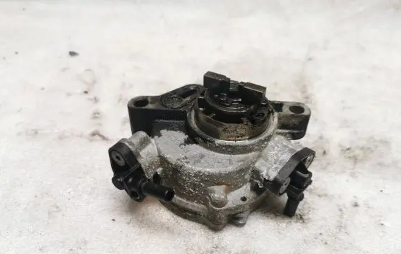 Opel Combo E Vacuum pump 9804021880