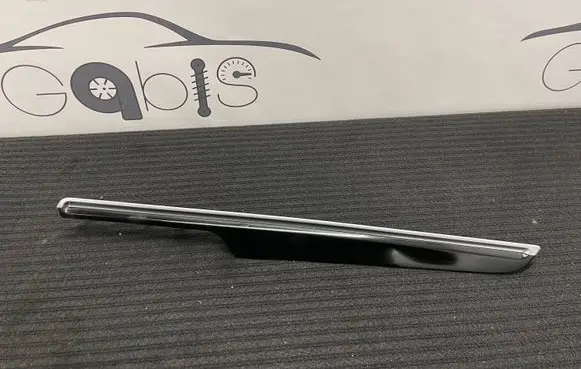 Porsche Macan (95B) Front door trim bar 95B867410