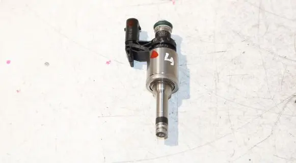 Volkswagen Golf VII Fuel injector 04E906036Q 0261500354