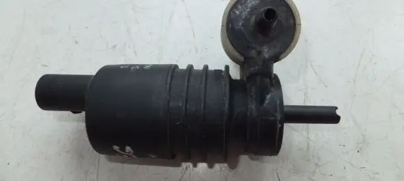 Volkswagen Touareg I Windscreen/windshield washer pump