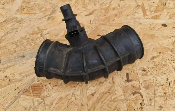 Volvo V70 Air intake hose/pipe 30636854