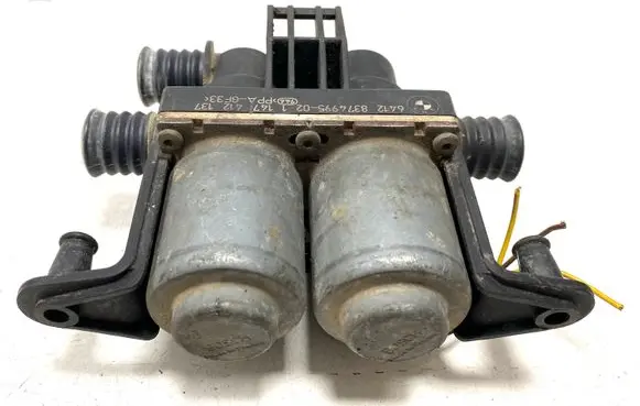 BMW 5 E39 Coolant heater control valve 8374995 837499502 1147412137
