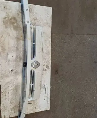 Renault Master II Front bumper upper radiator grill