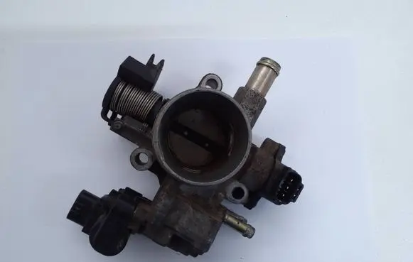 Toyota Corolla E120 E130 Throttle body valve 2221000090