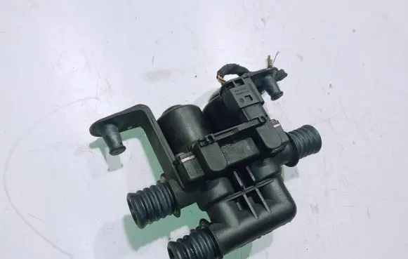 BMW 5 E60 E61 Coolant heater control valve 693170803 A1147412181