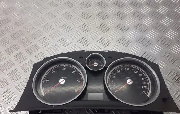 Opel Zafira B Tachometer 13267520