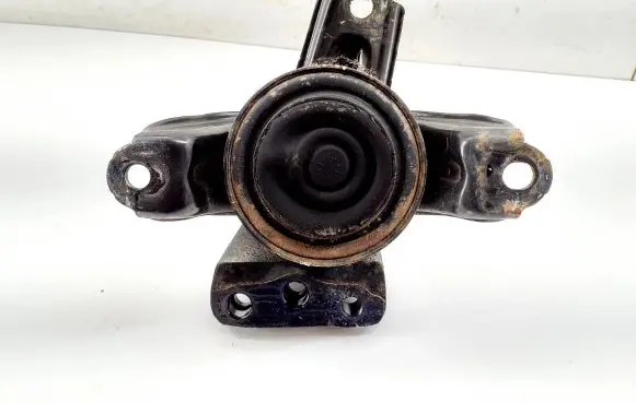 Hyundai i40 Engine mount bracket 218103Z100