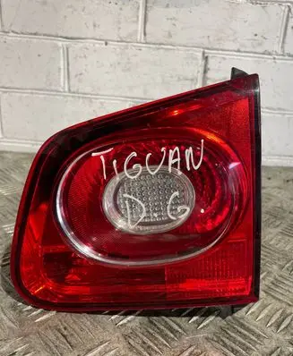 Volkswagen Tiguan Tailgate rear/tail lights 5N0945094C 112927 10708