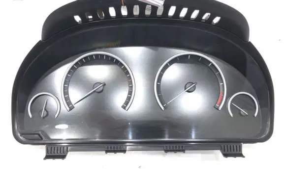 Speedometer (instrument cluster)