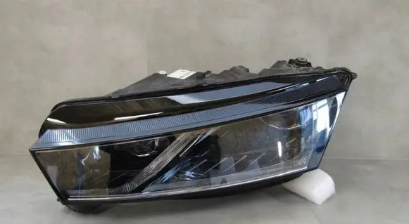 Skoda Octavia Mk4 Headlight/headlamp 5E4941015A