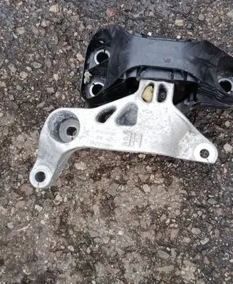 Renault Clio V Engine mount bracket 112320745R