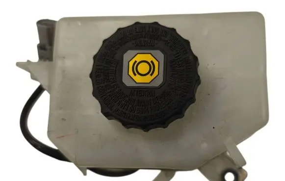Lexus NX Brake fluid reservoir 