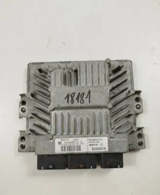 Renault Scenic II - Grand scenic II Engine control unit/module S122326114A 8200843713