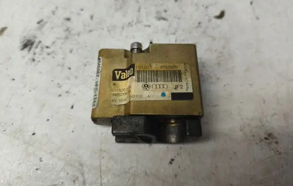 Audi TT Mk1 Air conditioning (A/C) expansion valve 6N0820679A