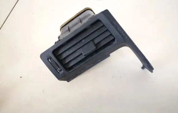 Toyota Verso Dash center air vent grill 556800f040 55680-0f040