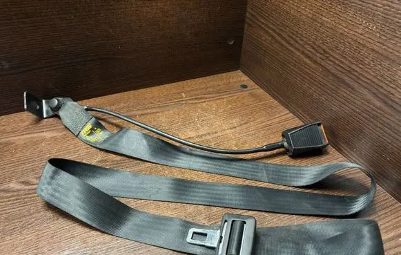 Iveco Daily 4th gen Middle seatbelt (rear) S7531319 042627