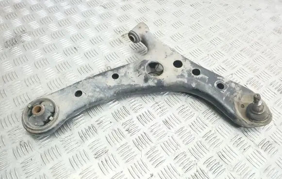 Toyota Avensis Verso Front lower control arm/wishbone
