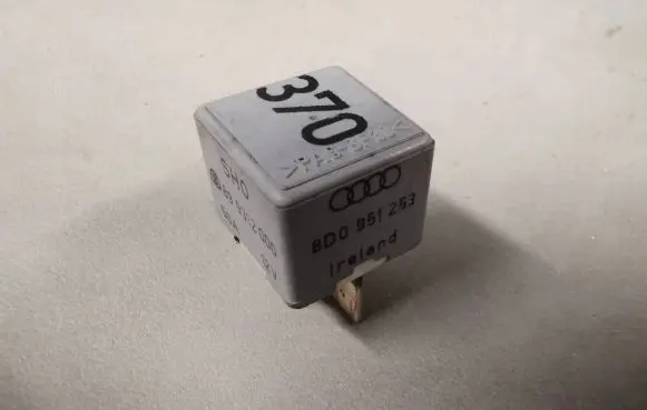 Audi A6 S6 C4 4A Other relay 8D0951253 899312000