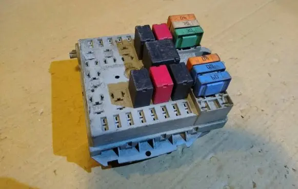 Fiat Punto (188) Fuse module 46835603