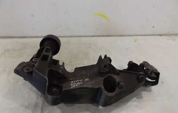 Renault Scenic III - Grand scenic III Generator/alternator bracket 8200533583