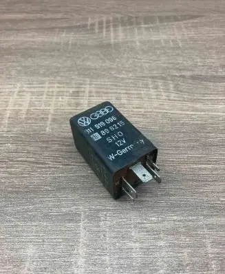 Volkswagen PASSAT B4 Other relay 811919096 898215