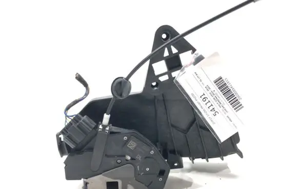 Volvo S60 Front door lock 31301740