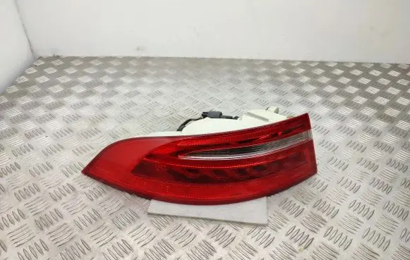 Jaguar XE Rear/tail lights