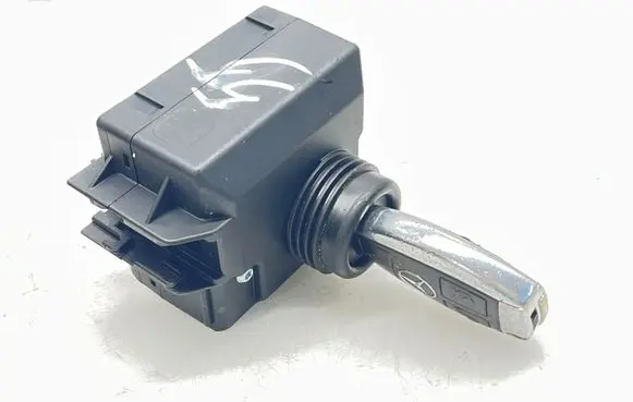 Mercedes-Benz C W204 Ignition lock A2079052600