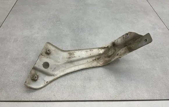 Volkswagen Scirocco Fender mounting bracket 1K8821135