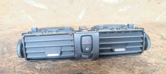 BMW 3 GT F34 Dash center air vent grill 9218552 508835