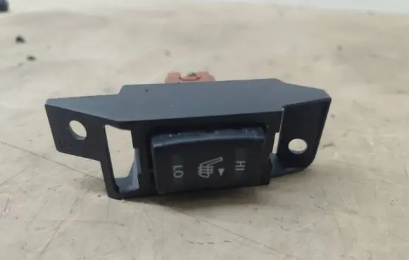 Nissan Qashqai Seat heating switch